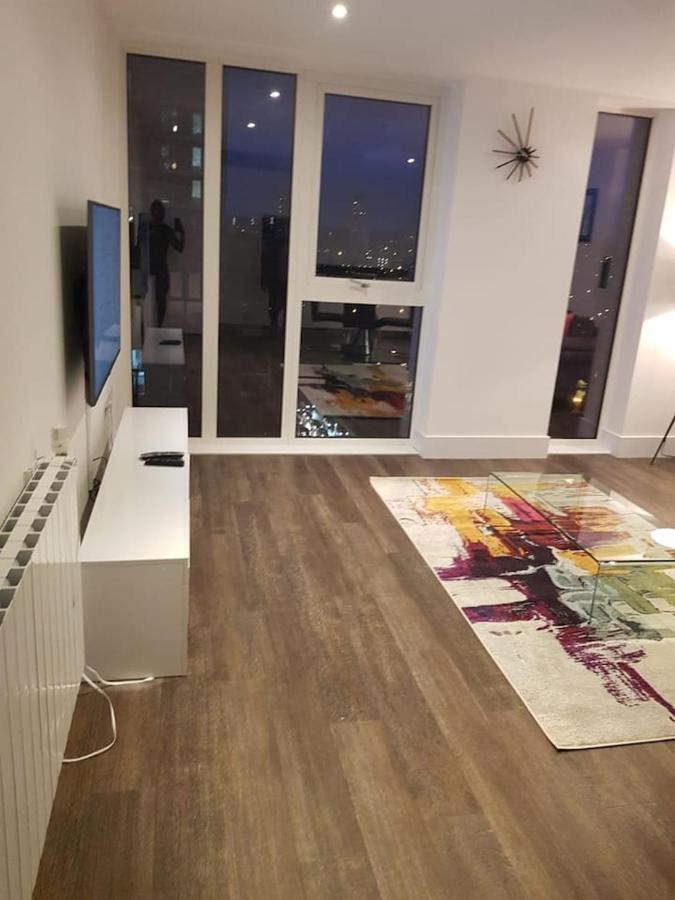 High View Two Bedroom Apartment In Woolwich 런던 외부 사진