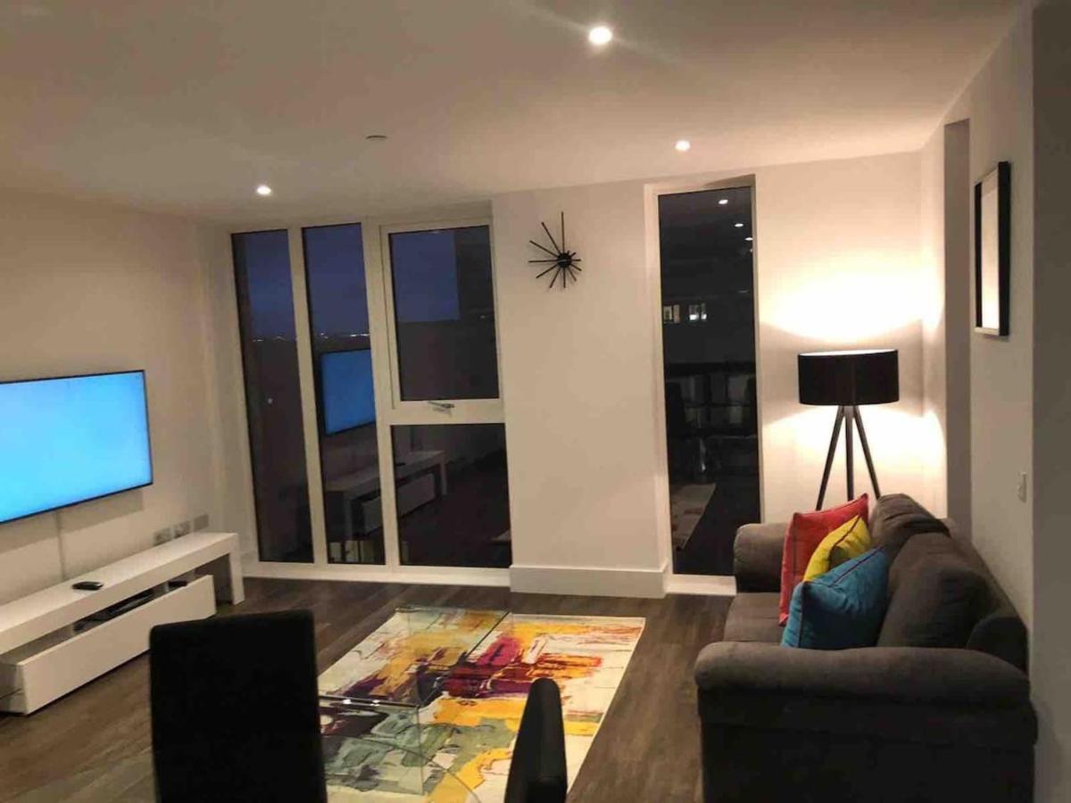 High View Two Bedroom Apartment In Woolwich 런던 외부 사진
