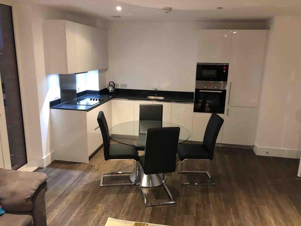High View Two Bedroom Apartment In Woolwich 런던 외부 사진