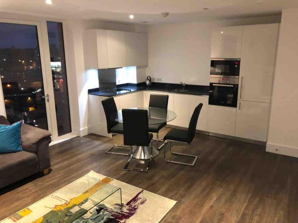 High View Two Bedroom Apartment In Woolwich 런던 외부 사진